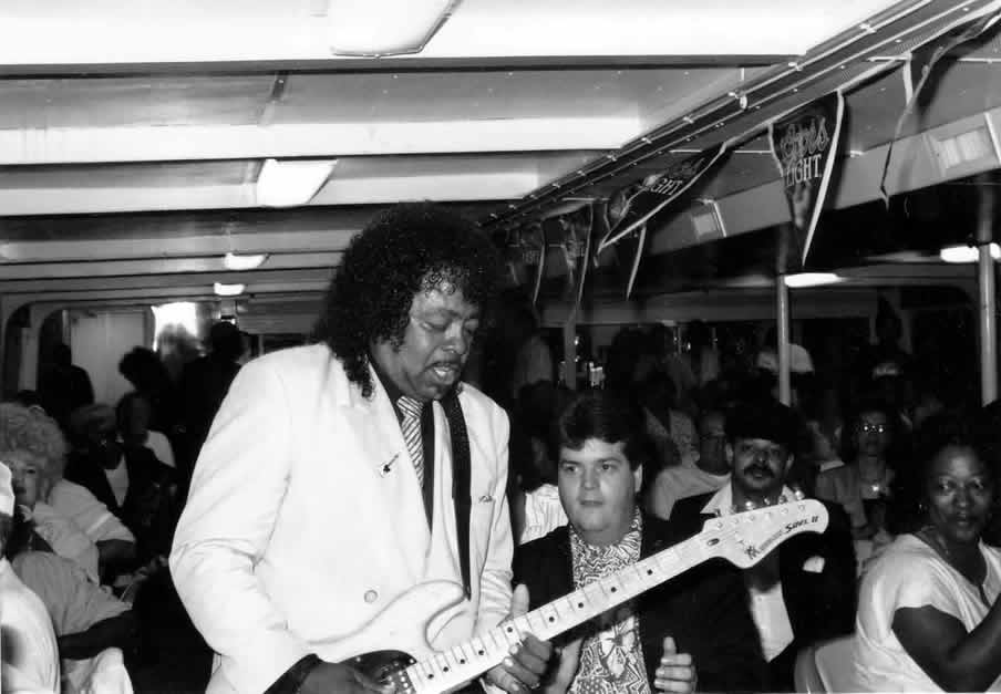 Guitar Shorty rockin' the boat in 1990 - By Andre Hobus