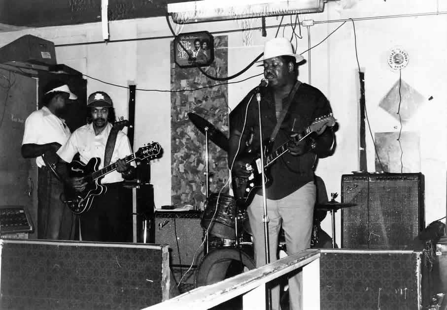 Magic Slim and the Teardrops with John Primer on 2nd guitar and LV Johnson sitting in at The Cuddle Inn in 1986 - By Andre Hobus 1