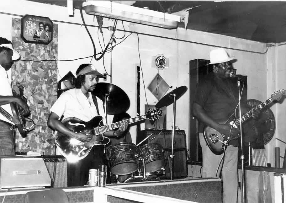 Magic Slim and the Teardrops with John Primer on 2nd guitar and LV Johnson sitting in at The Cuddle Inn in 1986 - By Andre Hobus 1