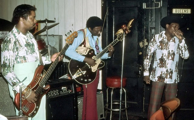 Snapper MItchum, Bobby King and Junior Wells at Queen Bee's Lounge - By Andre Hobus