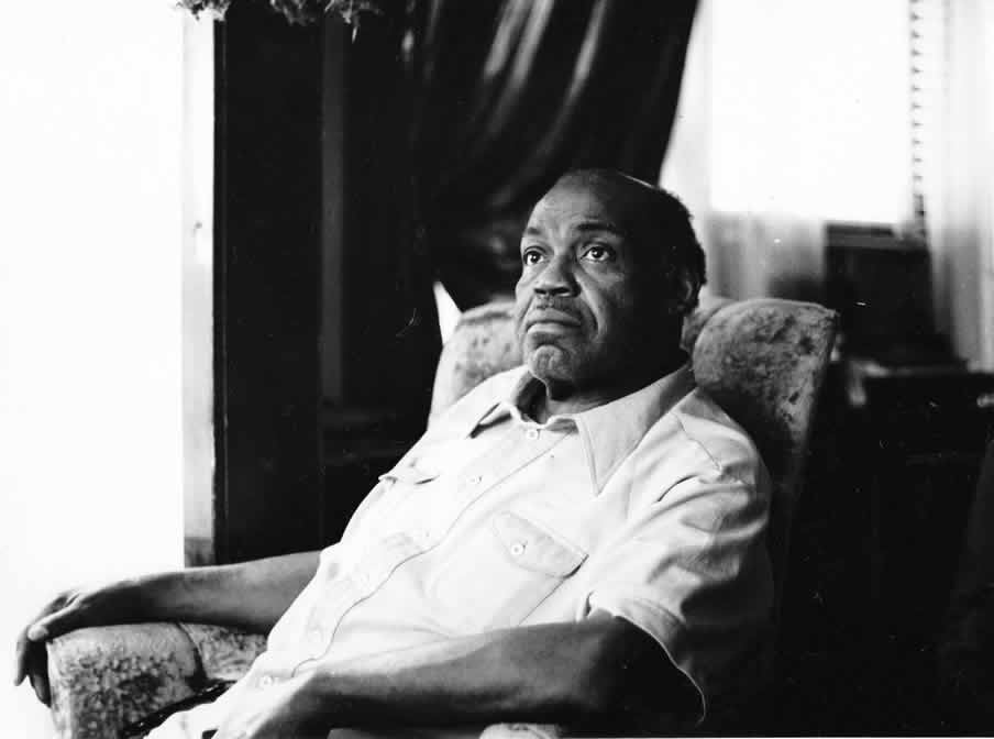 Willie Dixon at home, in 1977 - By Andre Hobus